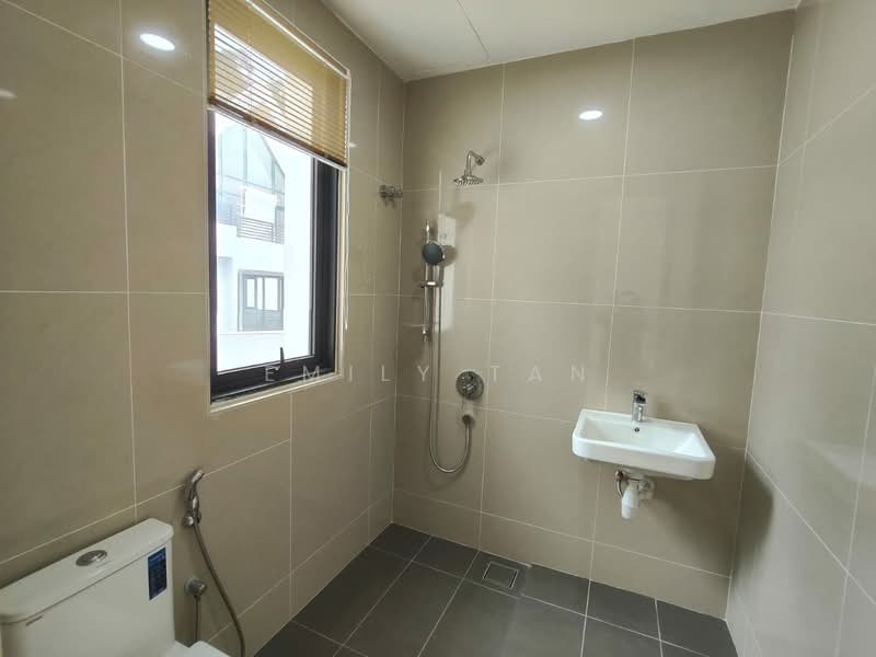 3.5-storey Terraced House for Rent in Damansara Perdana (Selangor) - Emily Tan - Bathroom - PropertyGuru.com.my