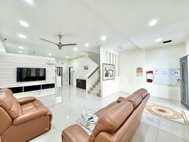 Rumah Teres 2 Tingkat untuk Dijual di Alam Impian (Shah Alam) - Aqillah Razali - Living Room - PropertyGuru.com.my