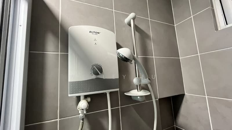 Servis Apartment untuk Disewa di Savanna Executive Suite @ Southville City - Wesley Fu - Bathroom - PropertyGuru.com.my