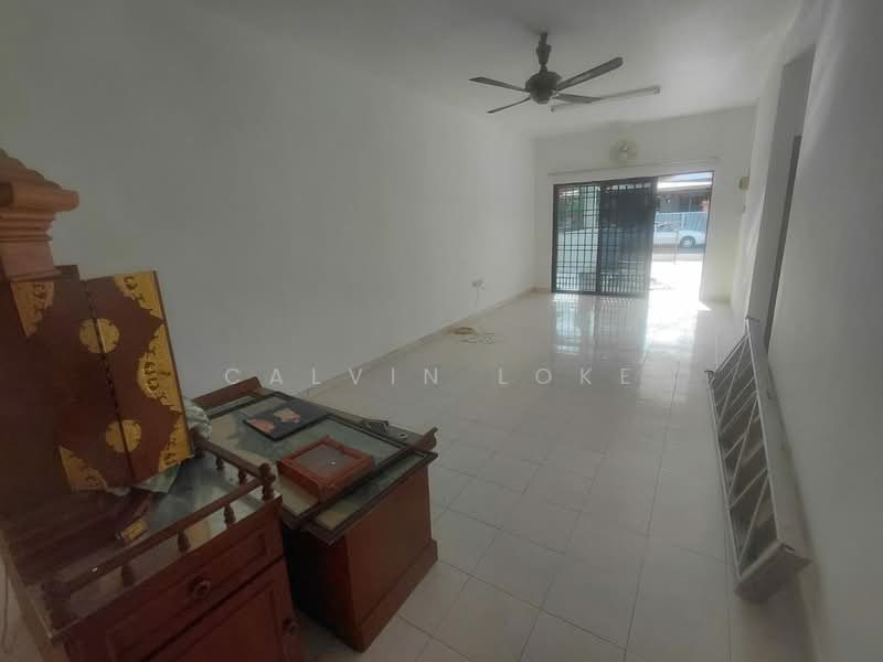 1-storey Terraced House for Sale in Taman Lintang Makmur (Sungai Siput) - Calvin Loke - Living Room - PropertyGuru.com.my