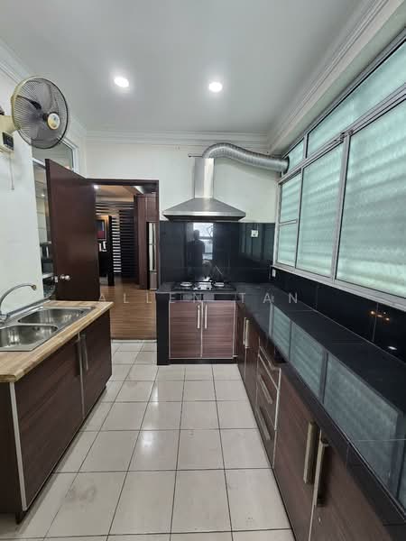 Condominium for Sale at Sterling - Allen Tan - Kitchen - PropertyGuru.com.my