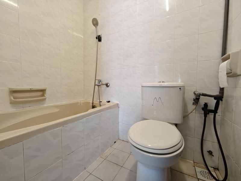 Kondominium untuk Dijual di Tanjung Samudera Condominium - Helen BF - Bathroom - PropertyGuru.com.my