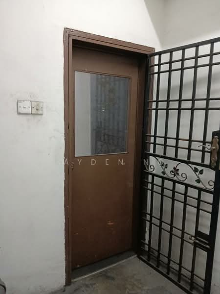 Kedai untuk Dijual di Senai (Johor) - Jayden Ng - Entrance - PropertyGuru.com.my