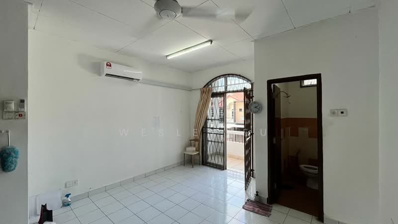 Rumah Teres 2 Tingkat untuk Disewa di Bandar Baru Bangi (Selangor) - Wesley Fu - Living Room - PropertyGuru.com.my
