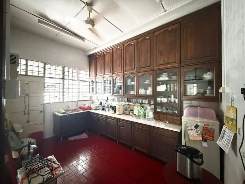 Rumah Berkembar untuk Dijual di Taman Suria (Johor Bahru) - Azlan Ismail aiproperty - Kitchen - PropertyGuru.com.my