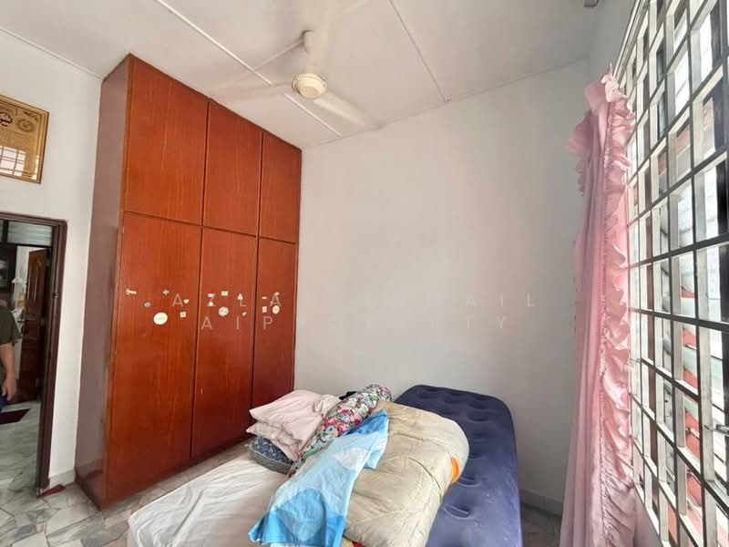 Rumah Berkembar untuk Dijual di Taman Suria (Johor Bahru) - Azlan Ismail aiproperty - Bedroom - PropertyGuru.com.my