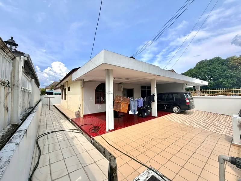 Rumah Berkembar untuk Dijual di Taman Suria (Johor Bahru) - Azlan Ismail aiproperty - Exterior - PropertyGuru.com.my