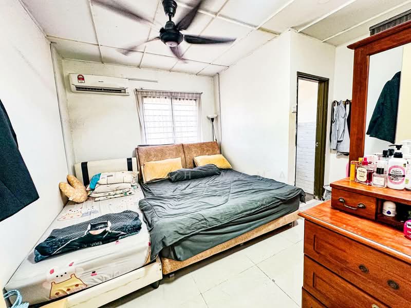 2-storey Terraced House for Sale in Balakong (Selangor) - Atikah Azman - Bedroom - PropertyGuru.com.my