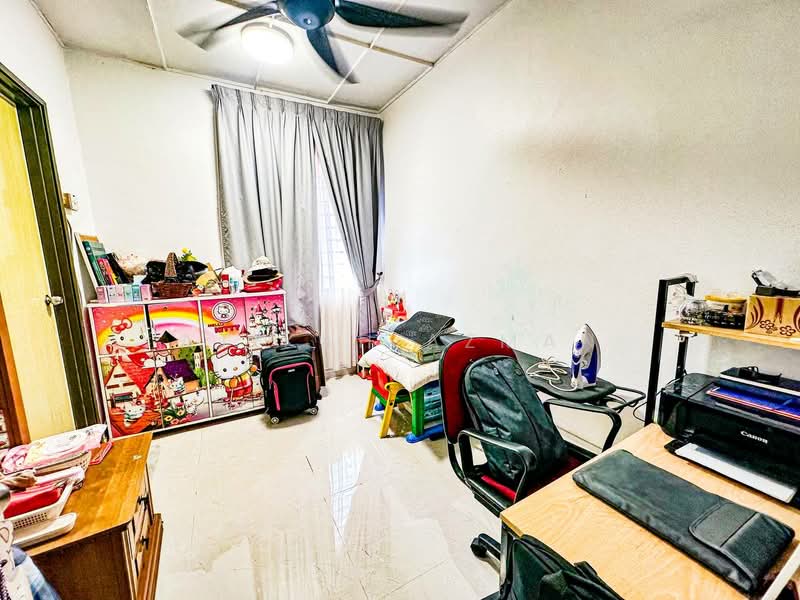 2-storey Terraced House for Sale in Balakong (Selangor) - Atikah Azman - Study - PropertyGuru.com.my