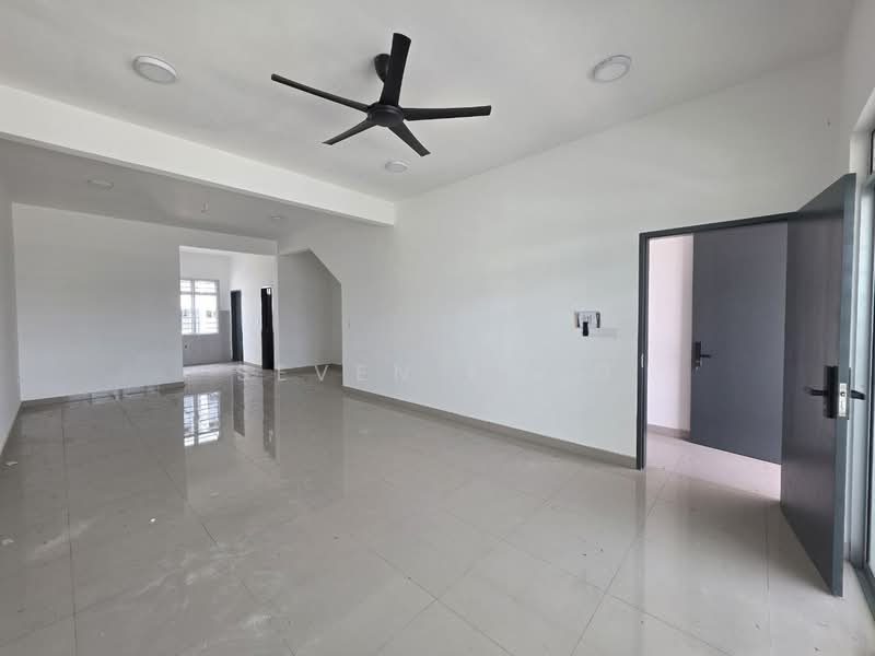 Rumah Teres 2 Tingkat untuk Dijual di Bandar Dato Onn (Tebrau) - Seven Kong - Living Room - PropertyGuru.com.my