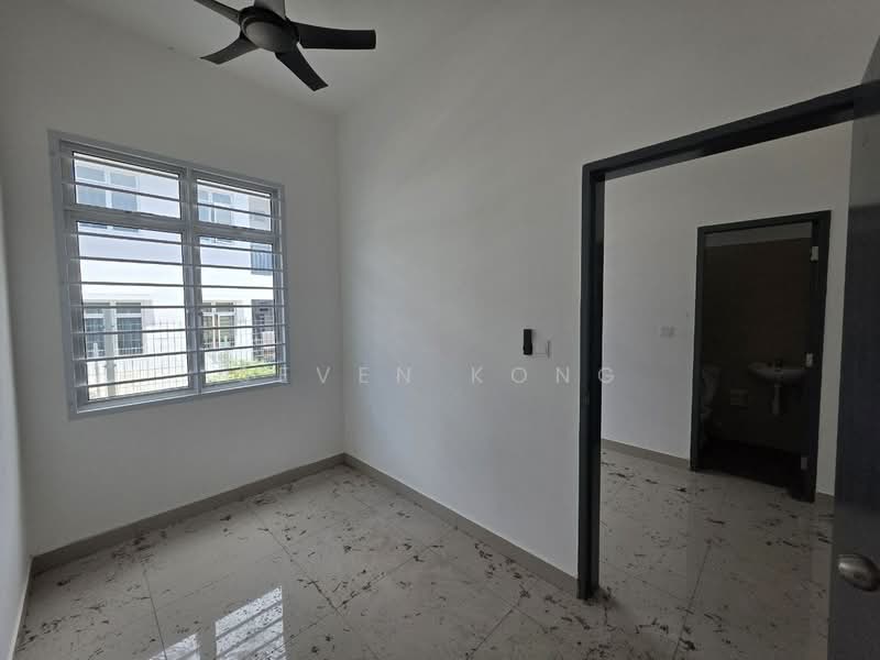 Rumah Teres 2 Tingkat untuk Dijual di Bandar Dato Onn (Tebrau) - Seven Kong - Bedroom - PropertyGuru.com.my