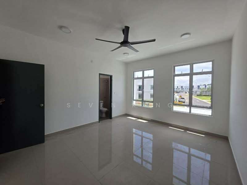 Rumah Teres 2 Tingkat untuk Dijual di Bandar Dato Onn (Tebrau) - Seven Kong - Living Room - PropertyGuru.com.my