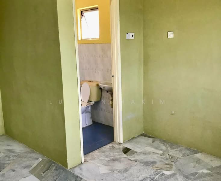 Pangsapuri untuk Dijual di Kenangan View - Lukman Hakim - Bathroom - PropertyGuru.com.my