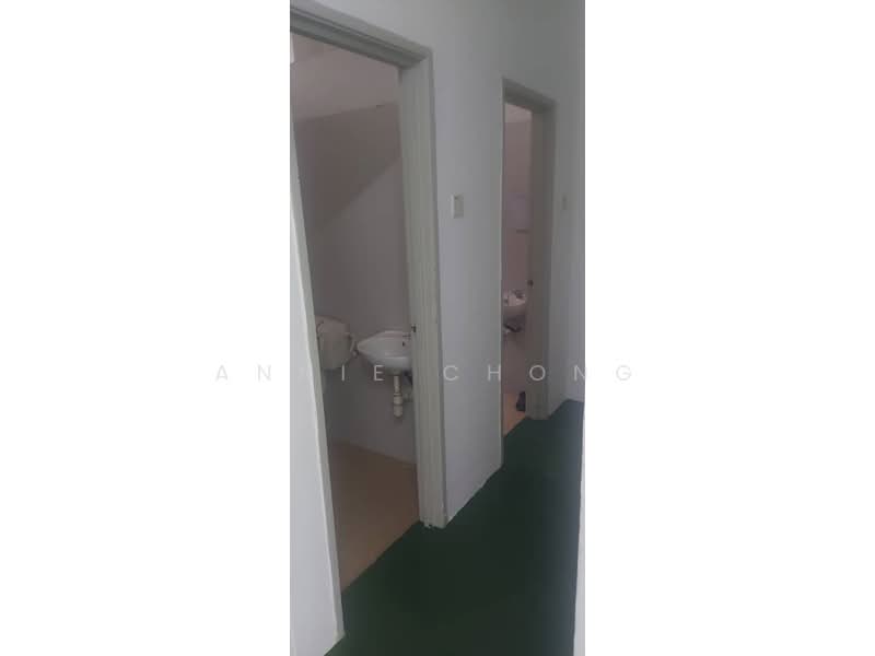Kedai / Pejabat untuk Disewa di Puchong (Selangor) - Annie Chong - Bathroom - PropertyGuru.com.my