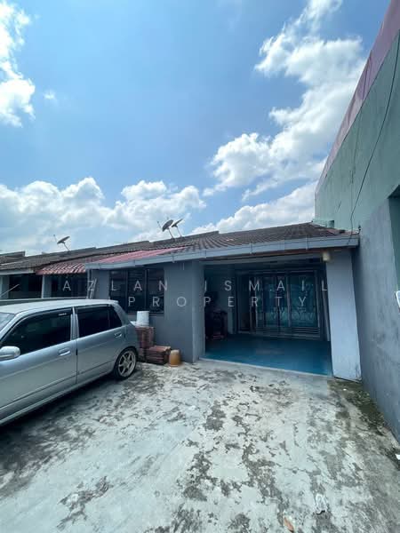 1-storey Terraced House for Sale in Taman Universiti (Sri Gading) - Azlan Ismail aiproperty - Exterior - PropertyGuru.com.my
