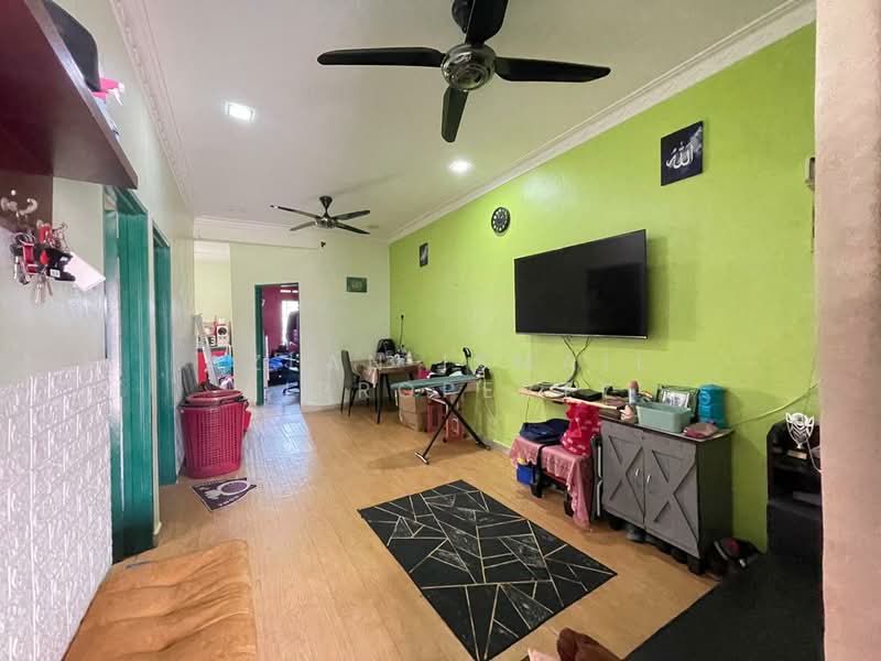1-storey Terraced House for Sale in Taman Universiti (Sri Gading) - Azlan Ismail aiproperty - Living Room - PropertyGuru.com.my