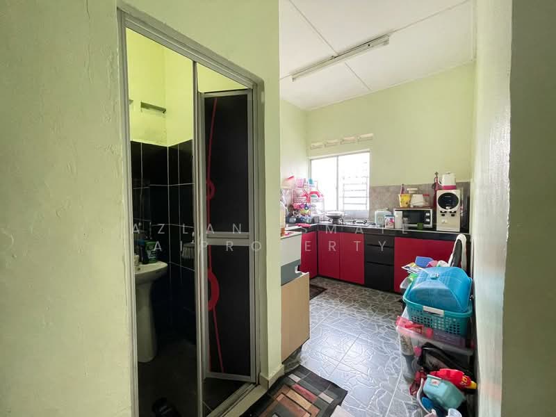1-storey Terraced House for Sale in Taman Universiti (Sri Gading) - Azlan Ismail aiproperty - Kitchen - PropertyGuru.com.my