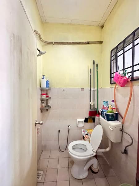 Rumah Teres 1 Tingkat untuk Dijual di Bandar Saujana Putra (Tanjong Duabelas) - Ilman Nahri - Bathroom - PropertyGuru.com.my