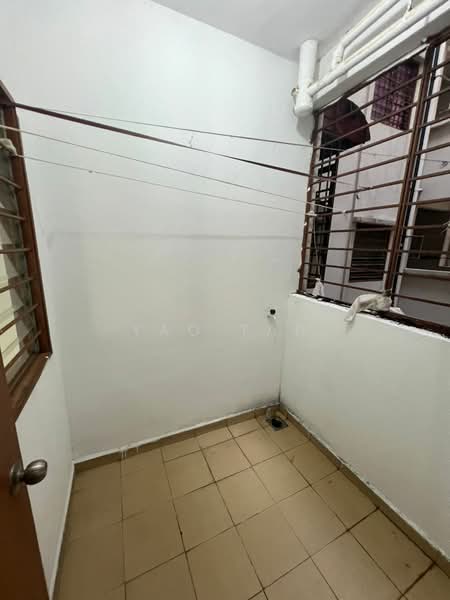 Pangsapuri untuk Disewa di Berlian Subang - Yao Tan - Balcony - PropertyGuru.com.my