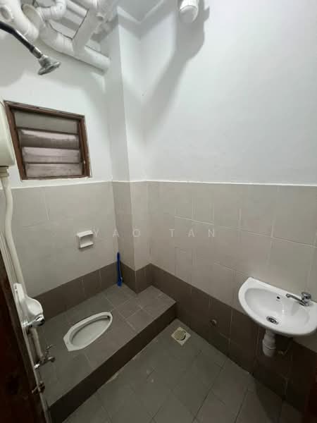 Pangsapuri untuk Disewa di Berlian Subang - Yao Tan - Bathroom - PropertyGuru.com.my