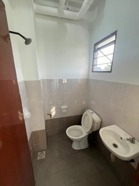 Pangsapuri untuk Disewa di Berlian Subang - Yao Tan - Bathroom - PropertyGuru.com.my