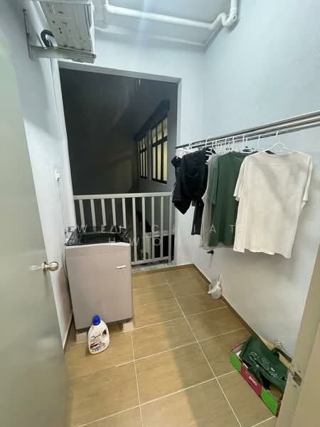 Servis Apartment untuk Disewa di B11 Parkland Residence - Wei Chiat Hwong - Balcony - PropertyGuru.com.my