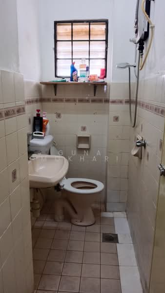 Rumah Teres 2 Tingkat untuk Dijual di Usj 1 (Subang Jaya) - Guna Mokhari - Bathroom - PropertyGuru.com.my