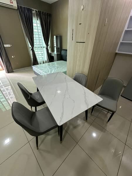 Servis Apartment untuk Disewa di Cybersquare - JUSTIN TAN - Dining Table - PropertyGuru.com.my