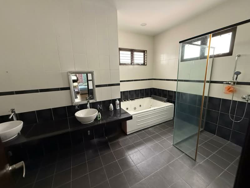 Rumah Banglo untuk Dijual di Saujana Impian (Kajang) - Kent Fatt - Bathroom - PropertyGuru.com.my