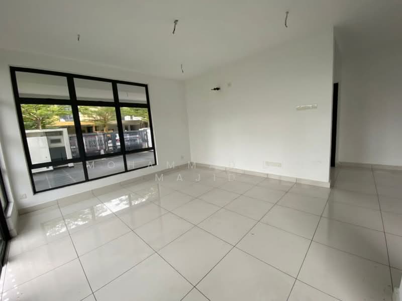 Rumah Teres 2 Tingkat untuk Dijual di Laman Glenmarie (Shah Alam) - Mohammad Din Majid - Living Room - PropertyGuru.com.my