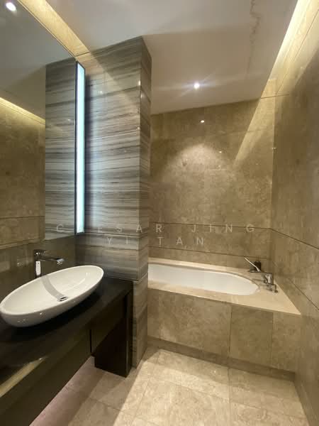 Servis Apartment untuk Dijual di The Ritz-Carlton Residences - Caesar Jing Yi Tan - Bathroom - PropertyGuru.com.my