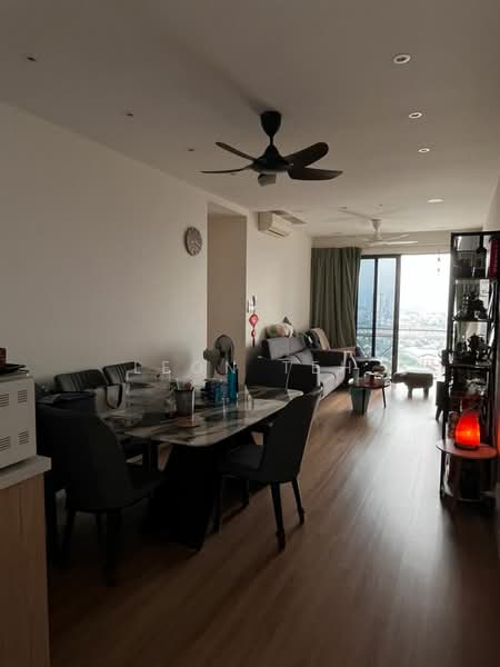 Kondominium untuk Dijual di Scenaria @ North Kiara Hills - Leon Teh - Living Room - PropertyGuru.com.my