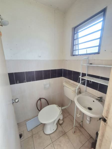 1-storey Terraced House for Sale in Jenjarom (Selangor) - Adibah Salim - Bathroom - PropertyGuru.com.my