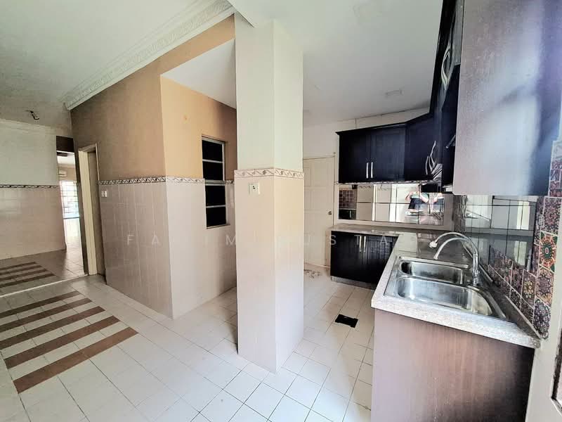 2-storey Terraced House for Sale in Denai Alam (Shah Alam) - Fahim Rustam - Kitchen - PropertyGuru.com.my