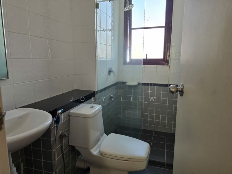Kondominium untuk Dijual di Surian Condominium - Joey Liew - Bathroom - PropertyGuru.com.my