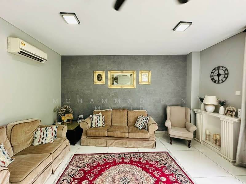 Rumah Teres 3 Tingkat untuk Dijual di Laman Glenmarie (Shah Alam) - Mohammad Din Majid - Living Room - PropertyGuru.com.my