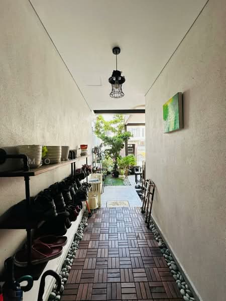 Rumah Teres 3 Tingkat untuk Dijual di Laman Glenmarie (Shah Alam) - Mohammad Din Majid - Entrance - PropertyGuru.com.my