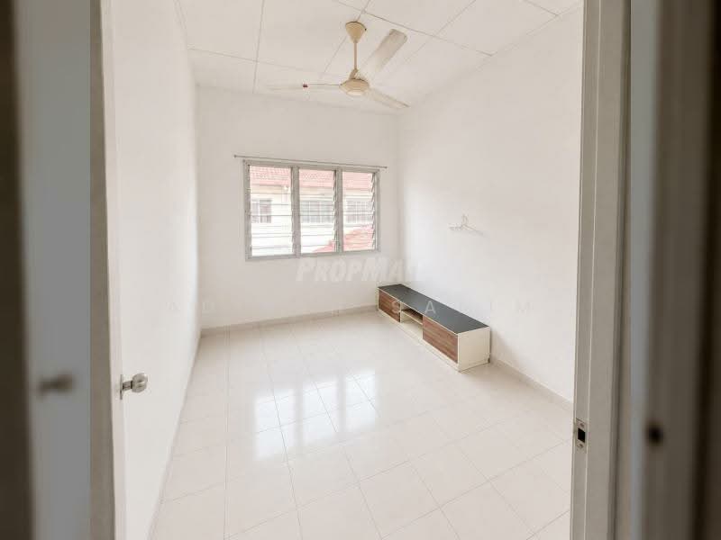 Rumah Teres 2 Tingkat untuk Dijual di TAMAN PUCHONG UTAMA (Puchong) - Adibah Salim - Living Room - PropertyGuru.com.my