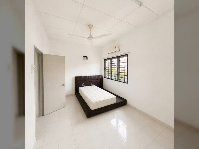 Rumah Teres 2 Tingkat untuk Dijual di TAMAN PUCHONG UTAMA (Puchong) - Adibah Salim - Bedroom - PropertyGuru.com.my