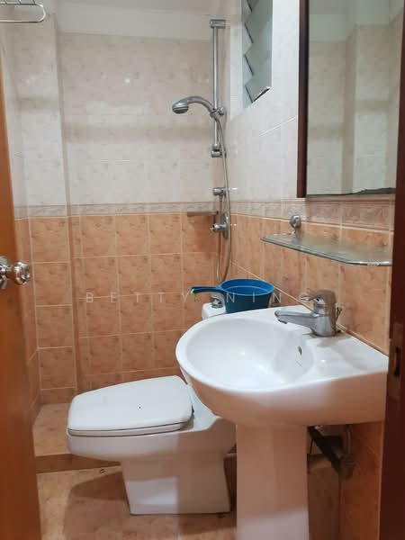 1-storey Terraced House for Sale in Taman Tun Dr Ismail (Kuala Lumpur) - Betty Ning - Bathroom - PropertyGuru.com.my