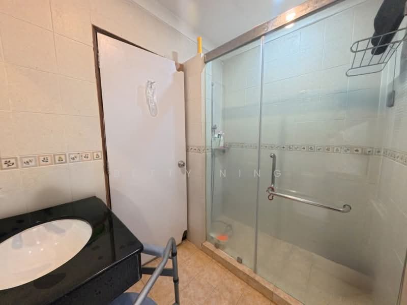 1-storey Terraced House for Sale in Taman Tun Dr Ismail (Kuala Lumpur) - Betty Ning - Bathroom - PropertyGuru.com.my