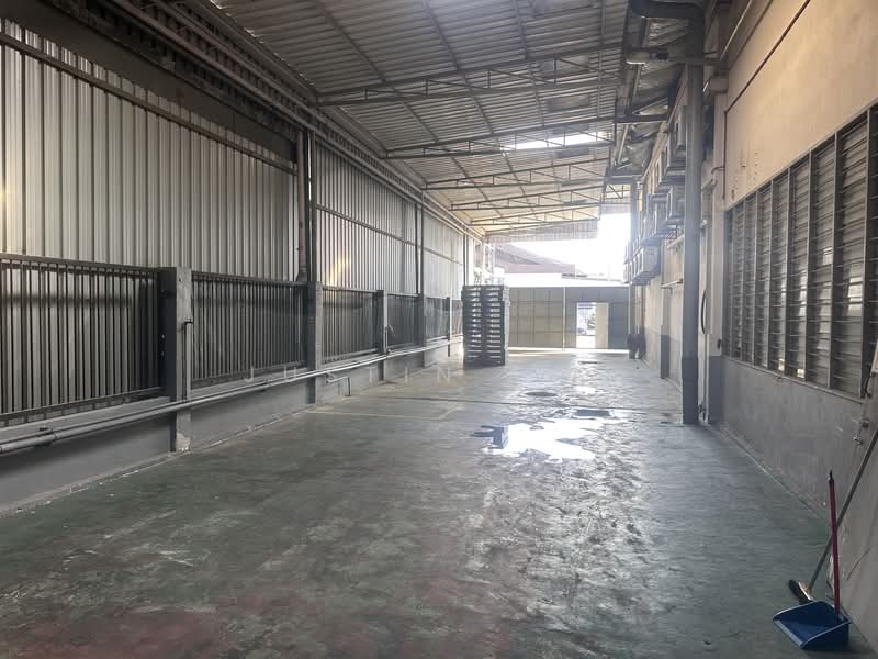 Commercial Semi-D for Sale in Seri Kembangan (Selangor) - JUSTIN TAN - Side Corridor - PropertyGuru.com.my