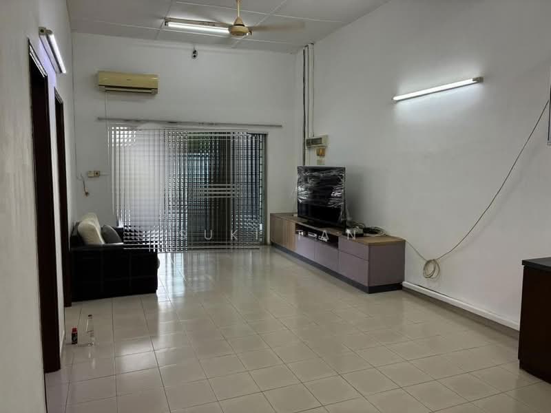1-storey Terraced House for Sale in Jalan Klang Lama (Old Klang Road) (Kuala Lumpur) - Suki Tan - Living Room - PropertyGuru.com.my