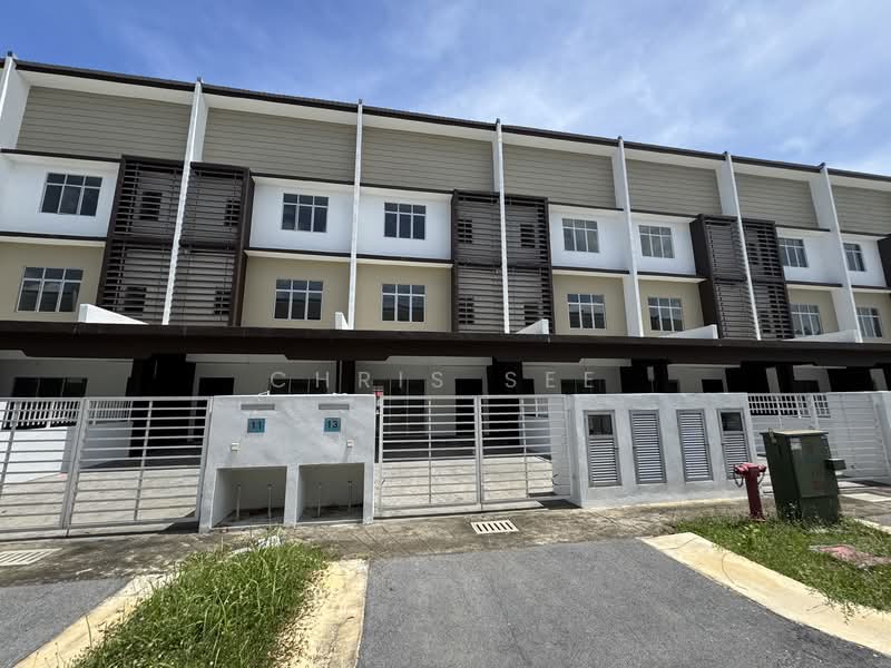 Rumah Teres 3 Tingkat untuk Disewa di Kampung Permata (Rawang) - Chris See - Exterior - PropertyGuru.com.my