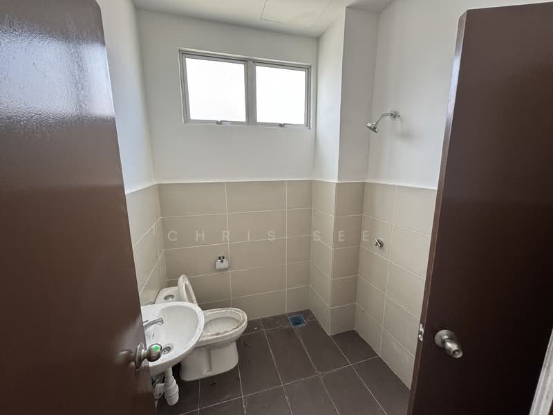 Rumah Teres 3 Tingkat untuk Disewa di Kampung Permata (Rawang) - Chris See - Bathroom - PropertyGuru.com.my