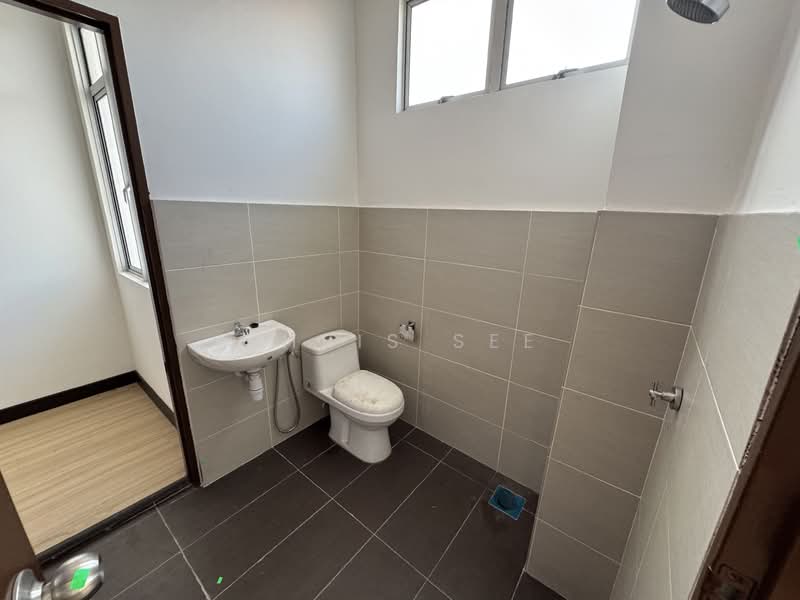 Rumah Teres 3 Tingkat untuk Disewa di Kampung Permata (Rawang) - Chris See - Bathroom - PropertyGuru.com.my