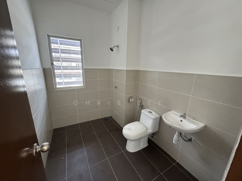 Rumah Teres 3 Tingkat untuk Disewa di Kampung Permata (Rawang) - Chris See - Bathroom - PropertyGuru.com.my
