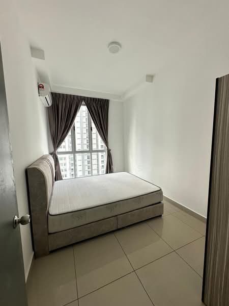 Servis Apartment untuk Disewa di Meridin Bayvue Serviced Apartment - Jason Sim - Bedroom - PropertyGuru.com.my