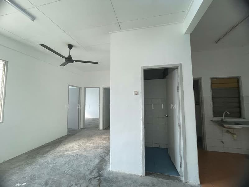 Pangsapuri untuk Dijual di Seri Ayu Apartment - Hairi Halim - Interior - PropertyGuru.com.my
