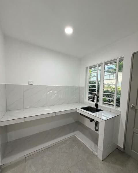 1-storey Terraced House for Sale in Taman Universiti (Skudai) - Win Lim - Kitchen - PropertyGuru.com.my